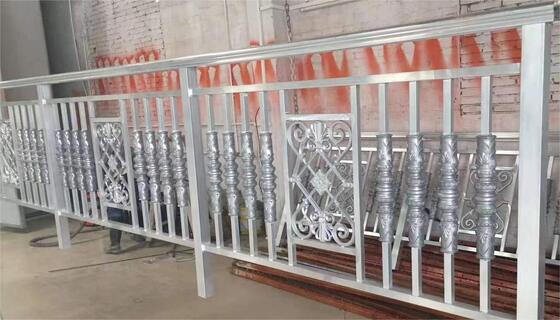 강한 접착력 및 오래 지속되는 보호 필름을 가진 대형 하드웨어 PVD 진공 코팅 기계