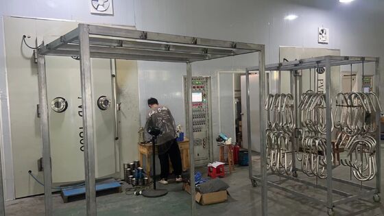좋은 가격 자동차 로고 PVD 진공 코팅 기계 밝은 거울 코팅, 강한 접착력 및 완전 자동 제어 시스템 온라인으로